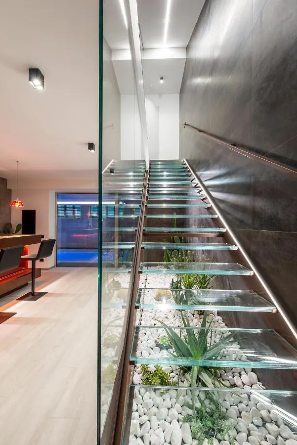 Vivilo With Private Pool-Foresteria Appartamento Milano 0*,  Italia
